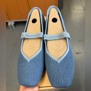 Vivaia shoes size US 8/M